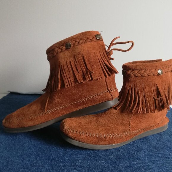 Minnetonka Genuine Suede Women's Boots with Fringe Size 8 - Picture 2 of 6